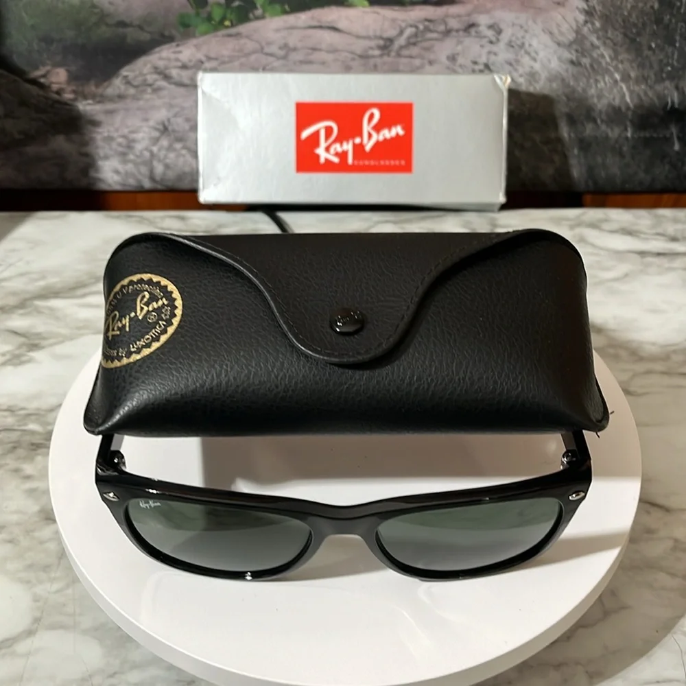 RAY-BAN SUNGLASSES. NEW WITH CASE AND BOX. MADE IN ITALY - Picture 3 of 16